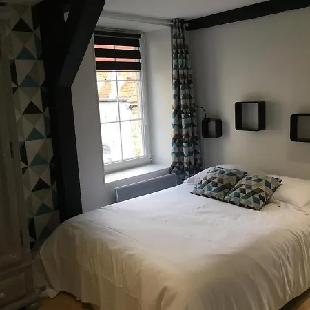 Au Coeur Des Remparts